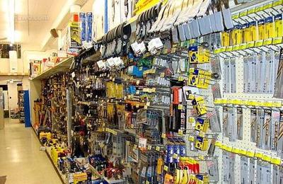 街邊五金店看似冷清，為何能屹立不倒？